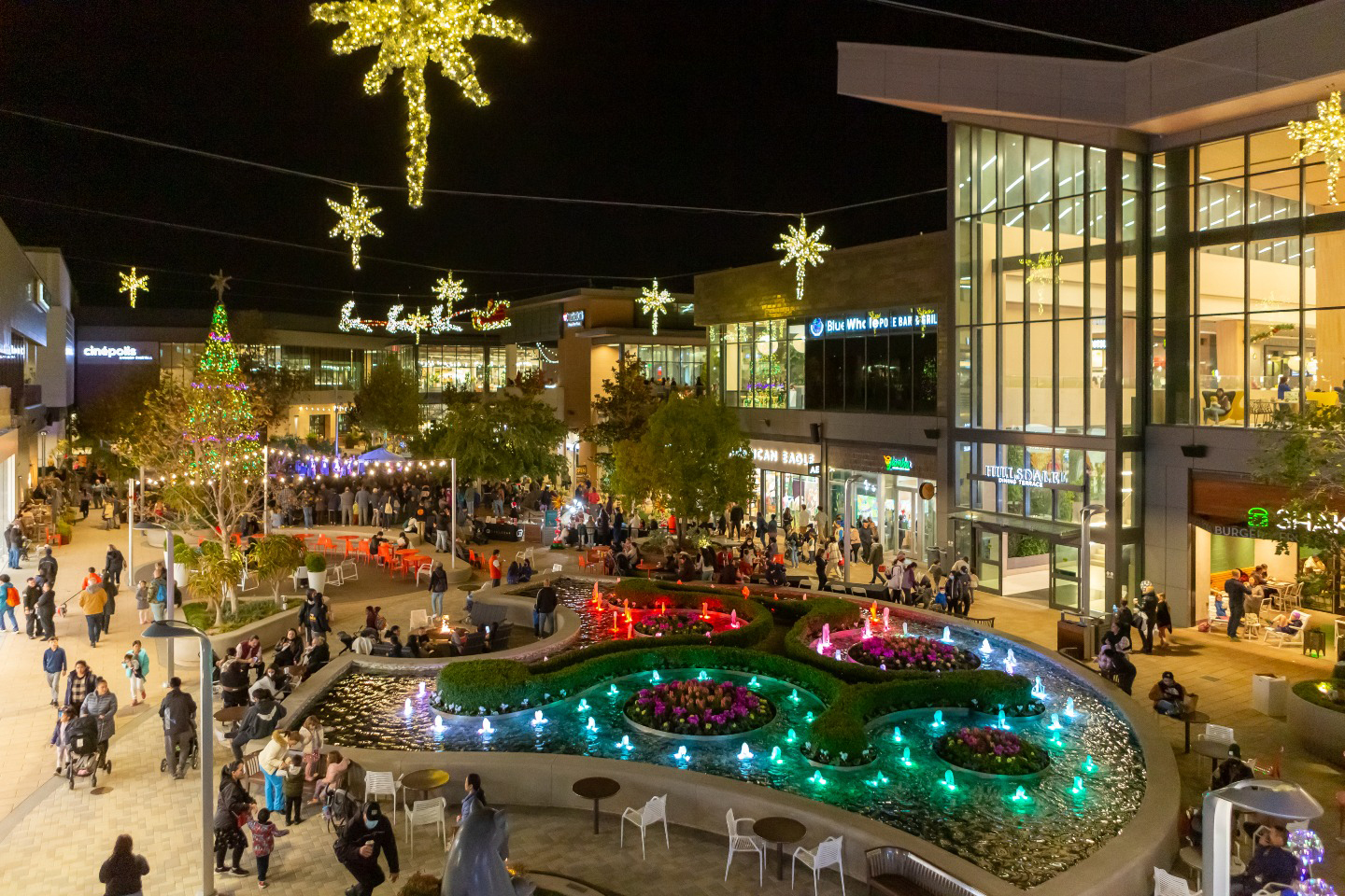 Holiday Happenings at Hillsdale Shopping Center: A Festive Season Next Door to Bay Meadows